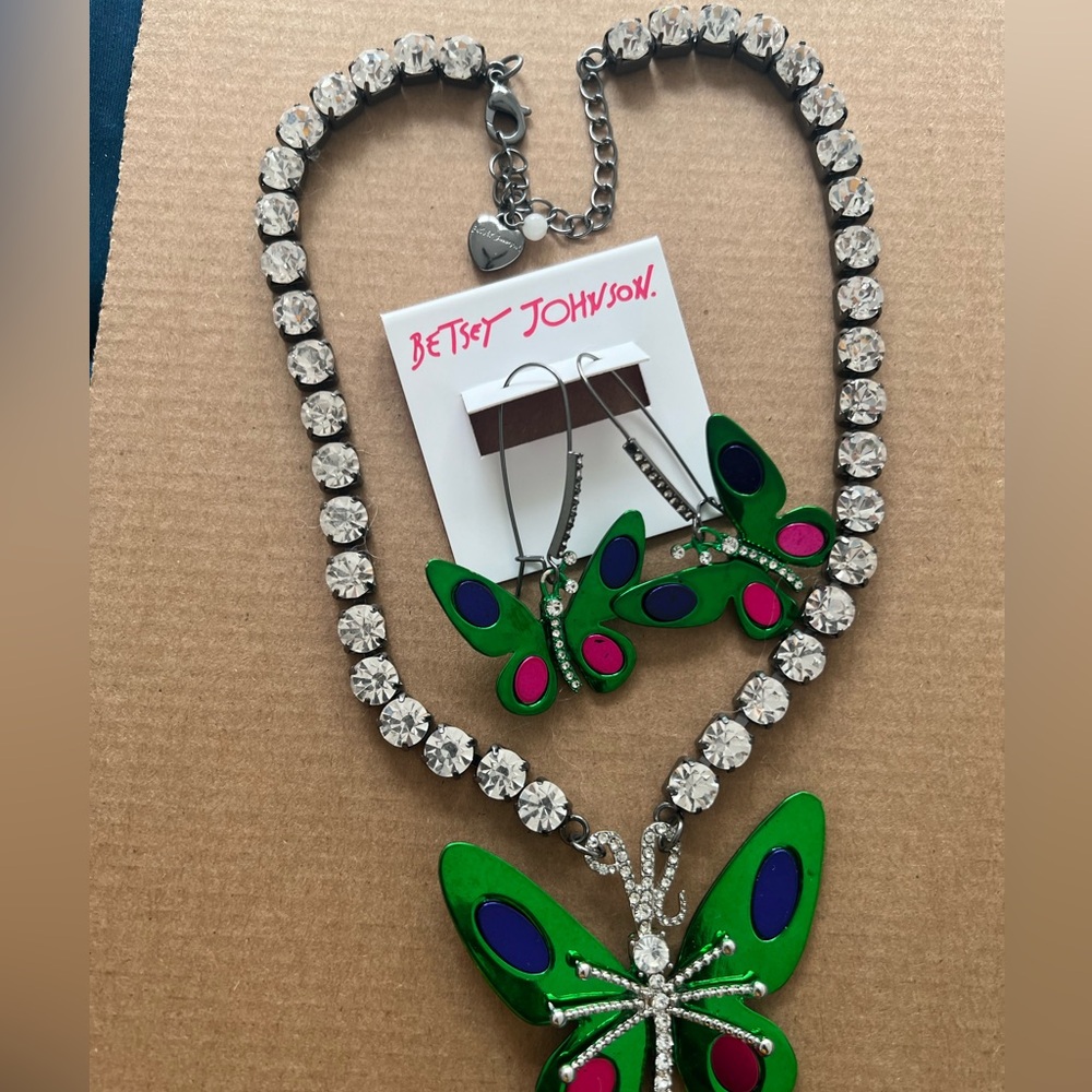 NEW BETSY JOHNSON Butterfly Jewelry Set - Picture 3 of 11